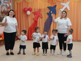 Спортивные развлечения к 23 февраля у малышей Спортивные развлечения к 23 февраля у малышей.